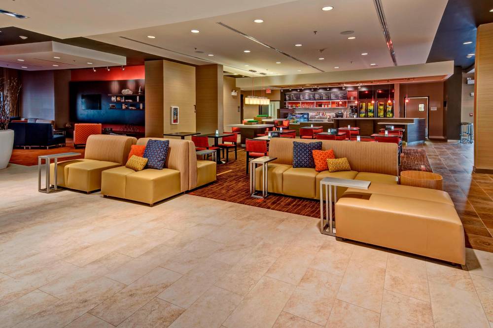 Courtyard By Marriott Westbury Long Island 8