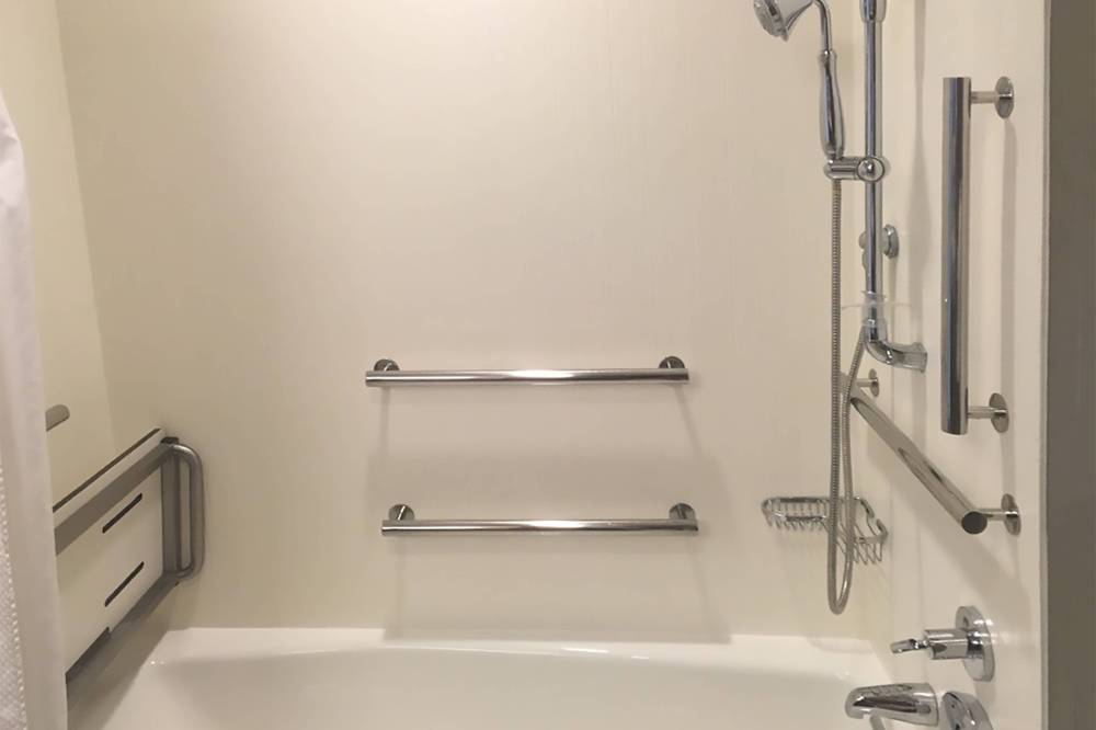 Courtyard By Marriott Westbury Long Island 3