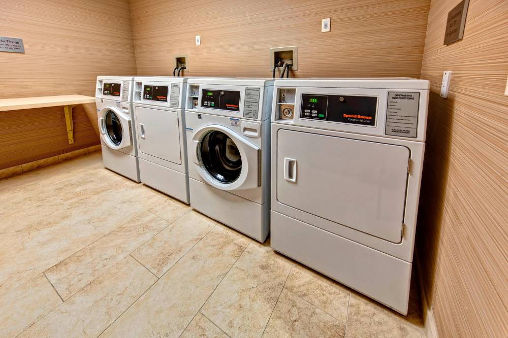 Courtyard By Marriott Westbury Long Island 6