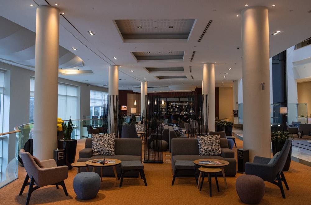 Crowne Plaza Airport 3