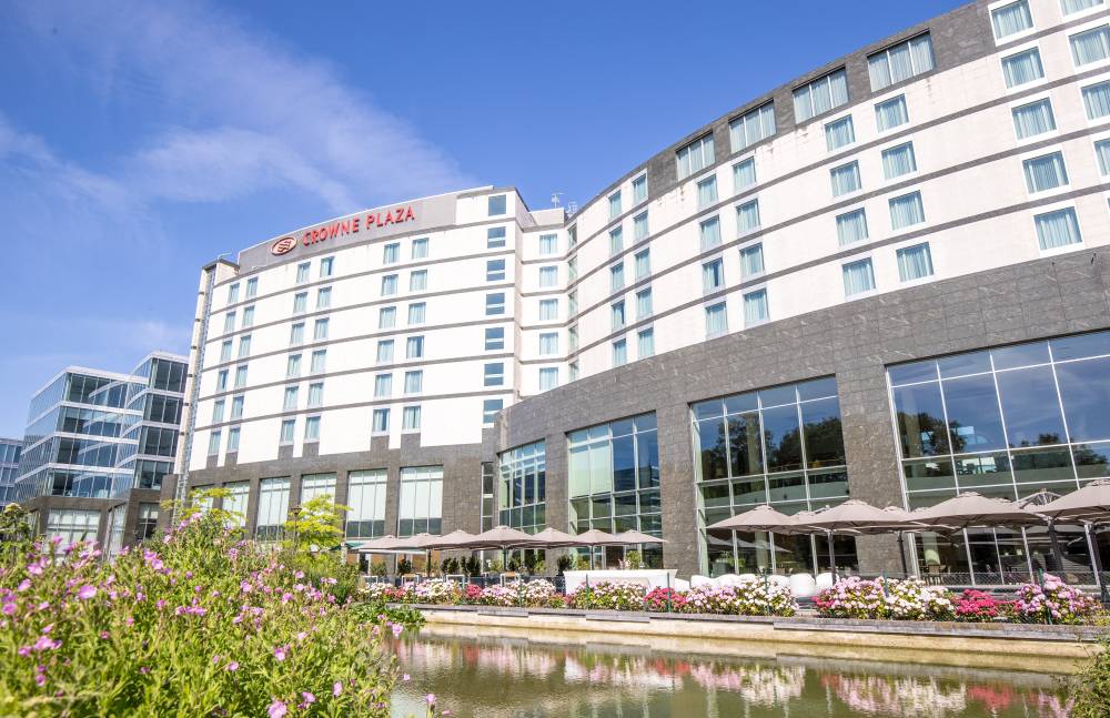 Crowne Plaza Airport 2