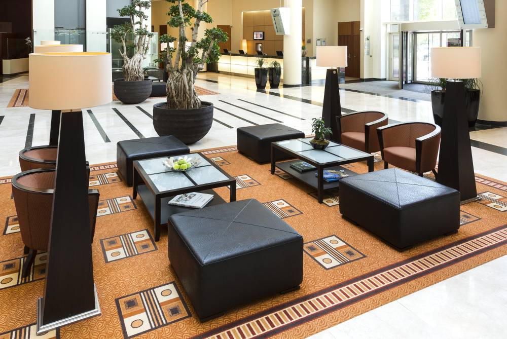 Crowne Plaza Airport 7