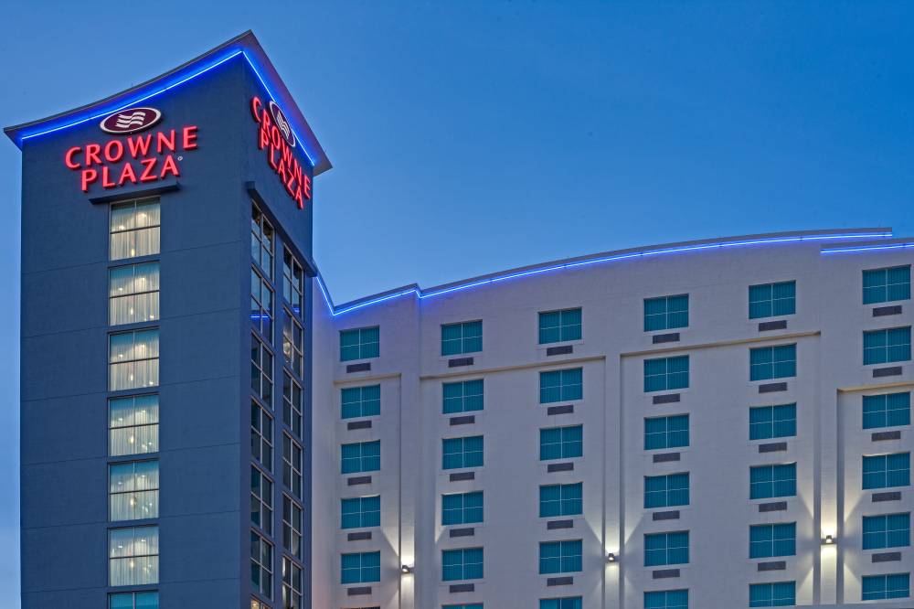 Crowne Plaza Arpt Cruise