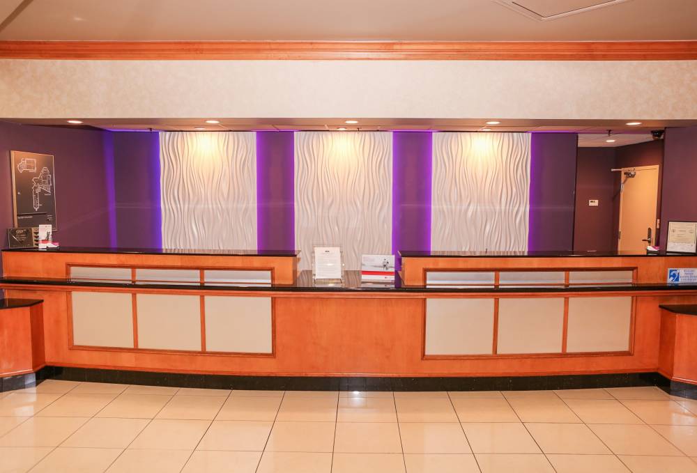 Crowne Plaza Town Center 4