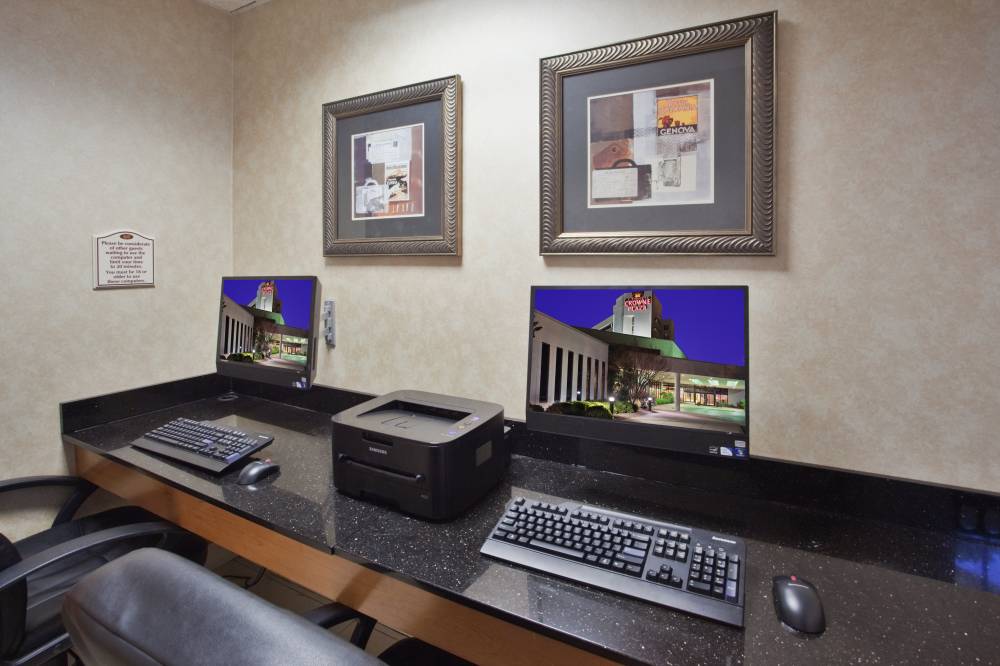 Crowne Plaza Town Center 1