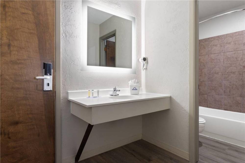Days Inn And Suites By Wyndham Downtown Missoula-university 6