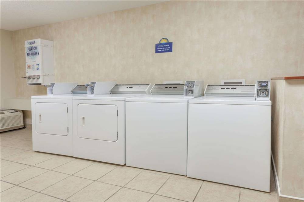 Days Inn And Suites Warren 5
