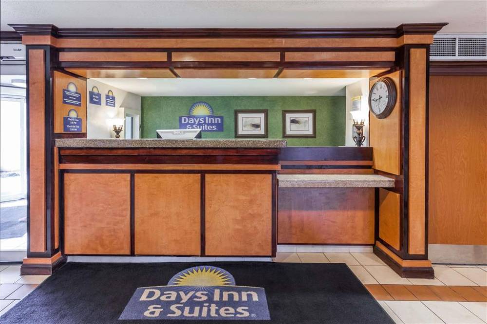 Days Inn And Suites Warren 3