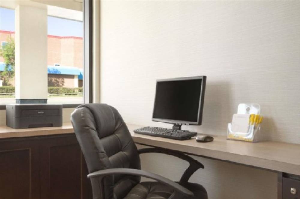 Days Inn By Wyndham Calgary Northwest 4