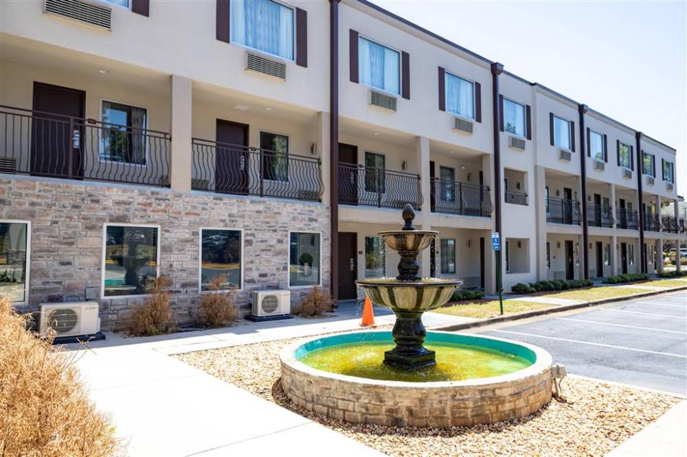 Days Inn By Wyndham College Park Atlanta Airport South