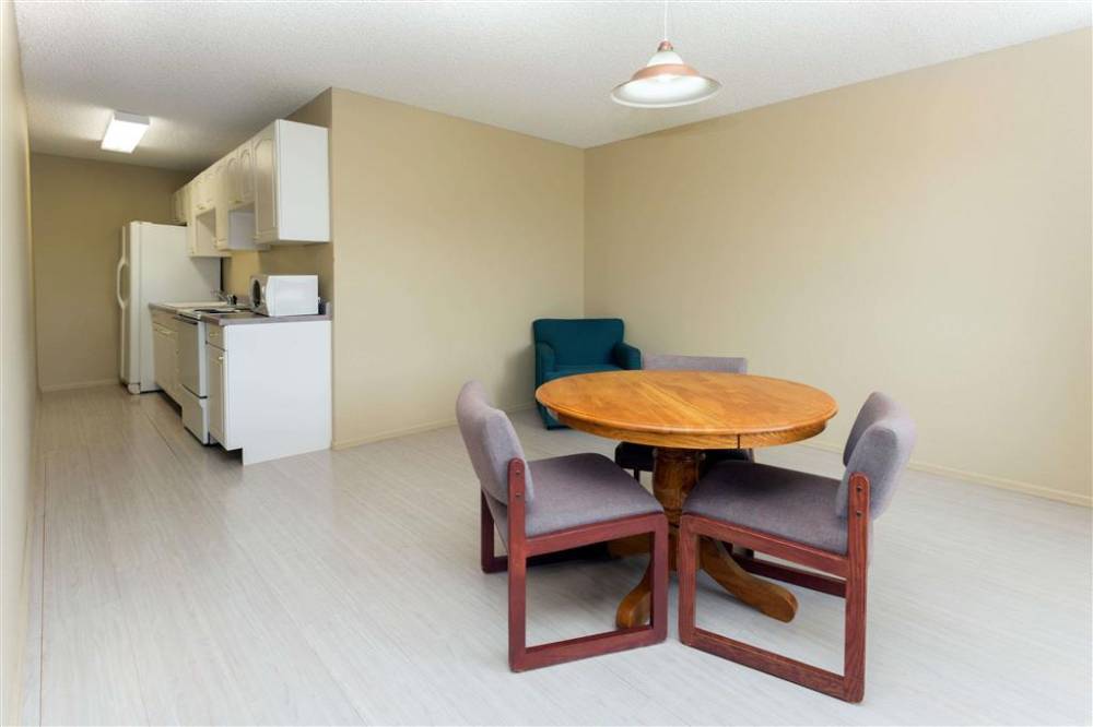 Days Inn By Wyndham Colorado Springs Airport 4