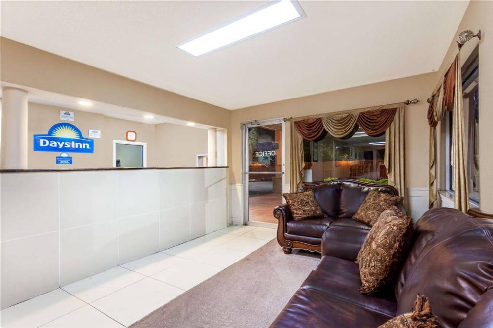 Days Inn By Wyndham Columbia 2