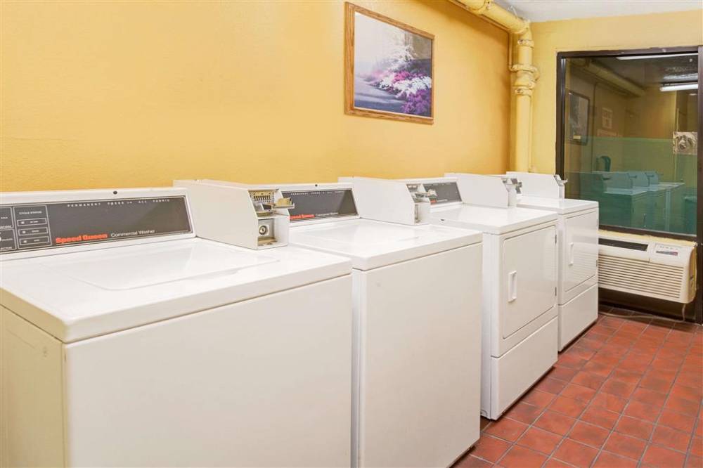 Days Inn By Wyndham El Paso Airport East 5
