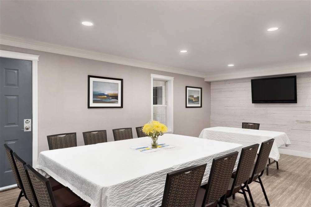 Days Inn By Wyndham Kelowna 2