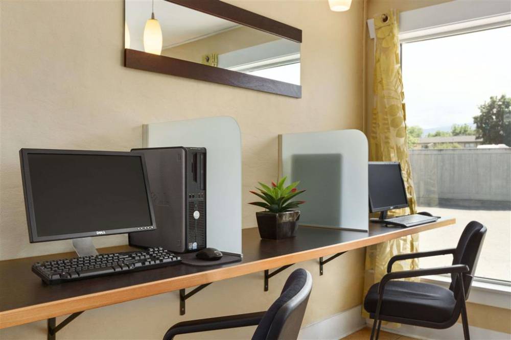 Days Inn By Wyndham Kelowna 5