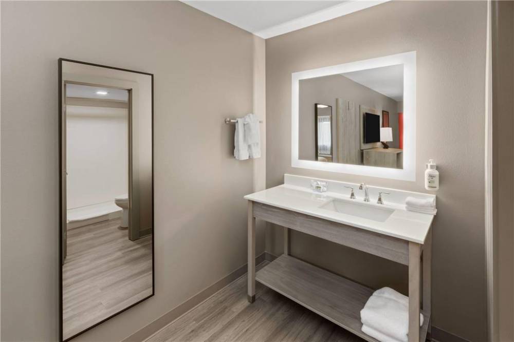 Days Inn By Wyndham Kenner/new Orleans Airport South 10