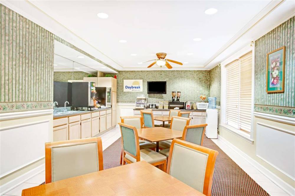Days Inn By Wyndham Kingsland Ga 3