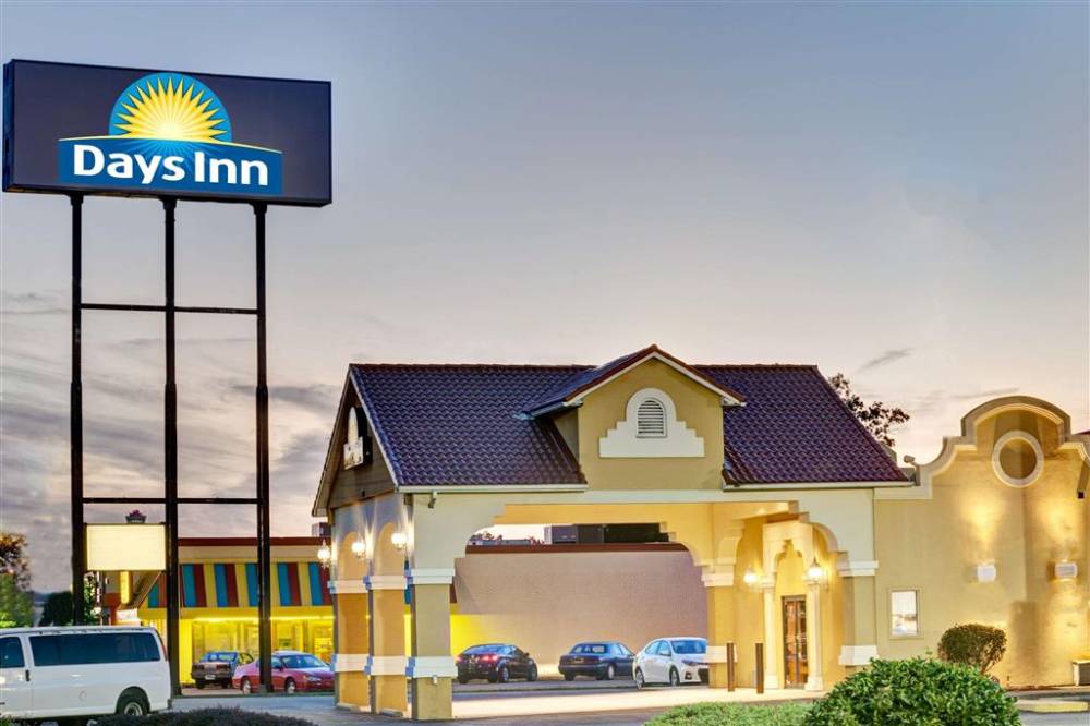 Days Inn By Wyndham Louisville Airport Fair And Expo Center 1
