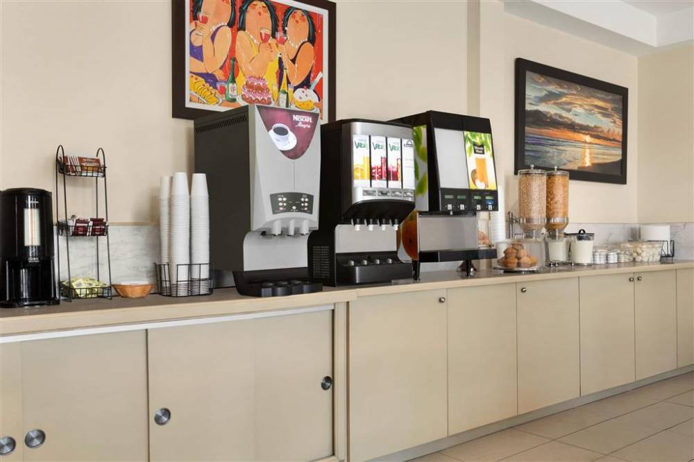Days Inn By Wyndham Montreal East 6