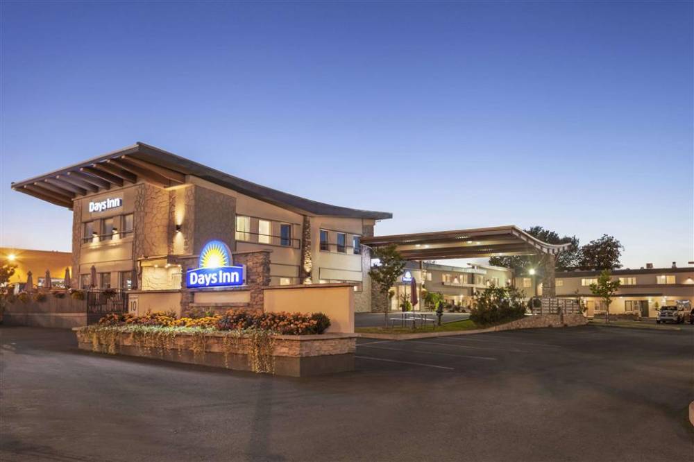 Days Inn By Wyndham Montreal East