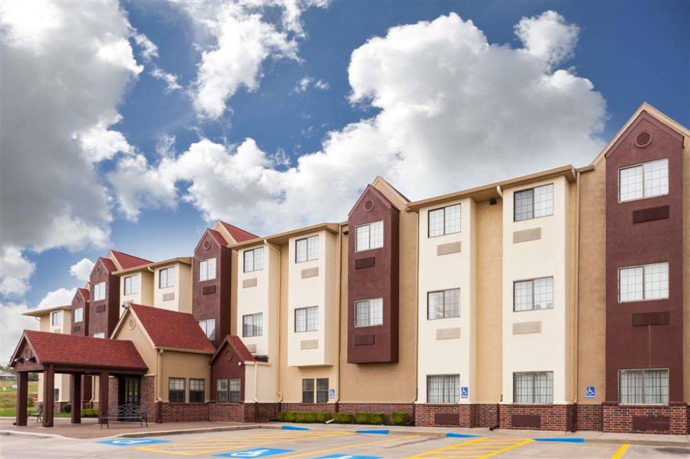 Days Inn By Wyndham Near Kansas Speedway