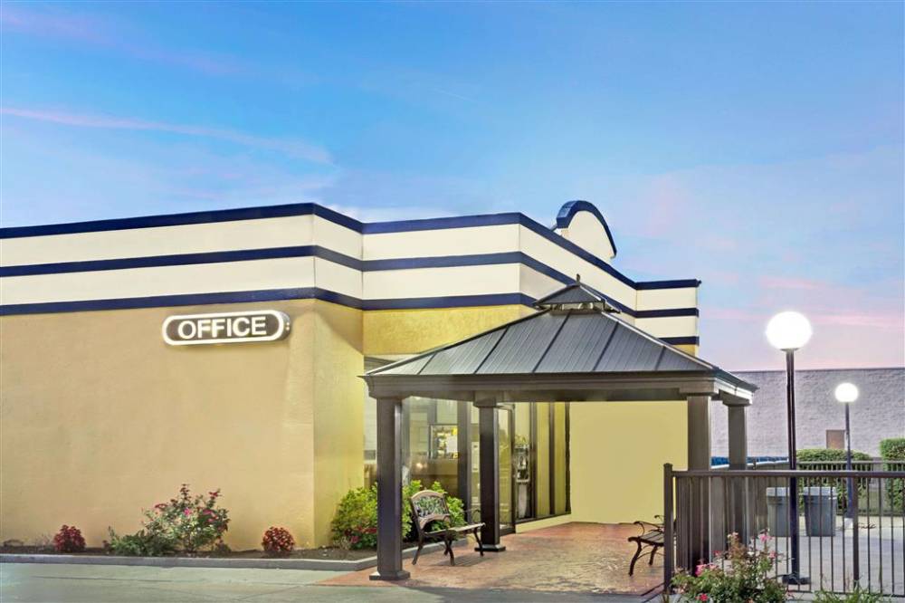 Days Inn By Wyndham Norfolk Military Circle