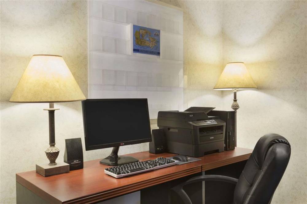 Days Inn By Wyndham Ottawa Airport 3