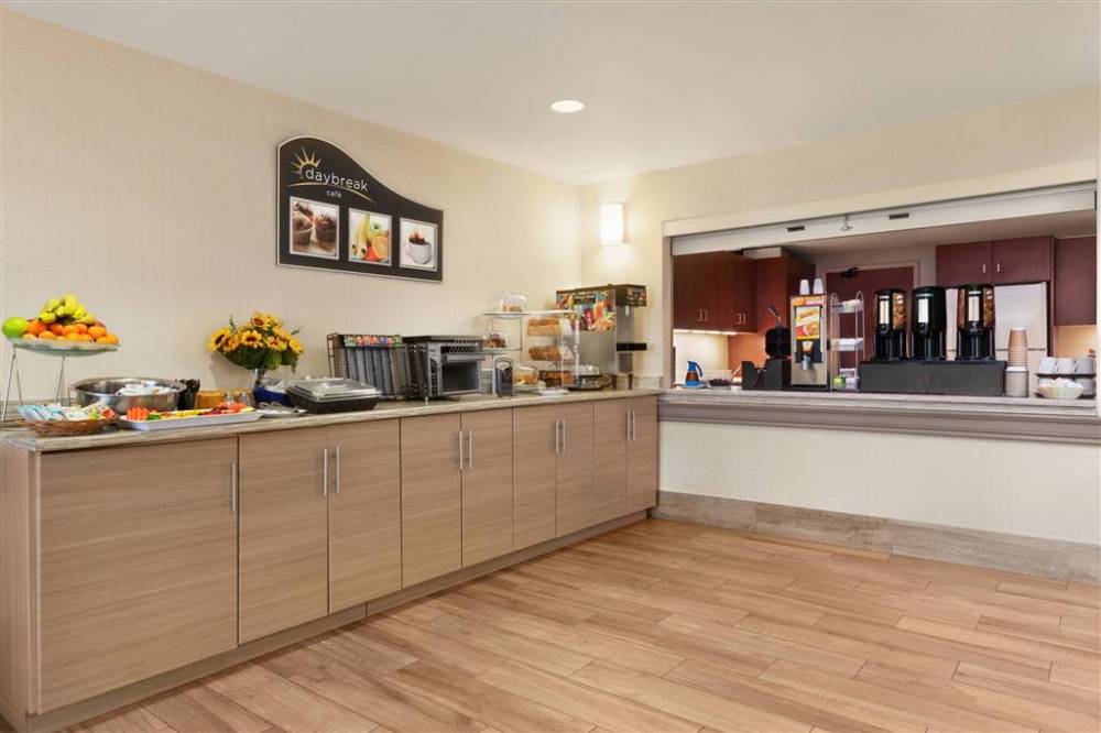 Days Inn By Wyndham Ottawa Airport 4