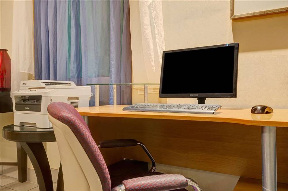 Days Inn By Wyndham Southington 4
