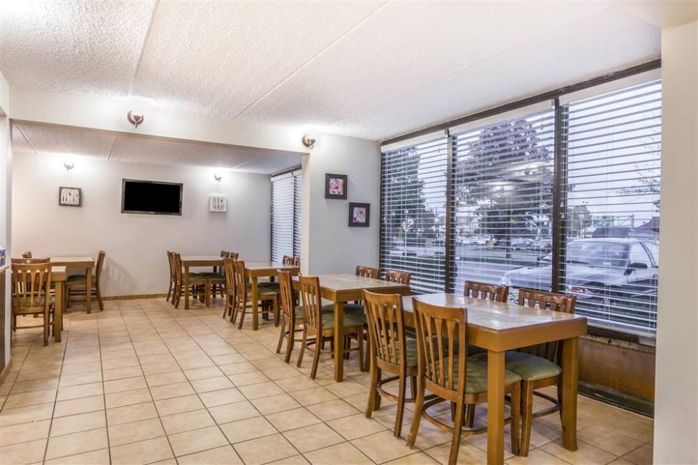 Days Inn By Wyndham Syracuse 6