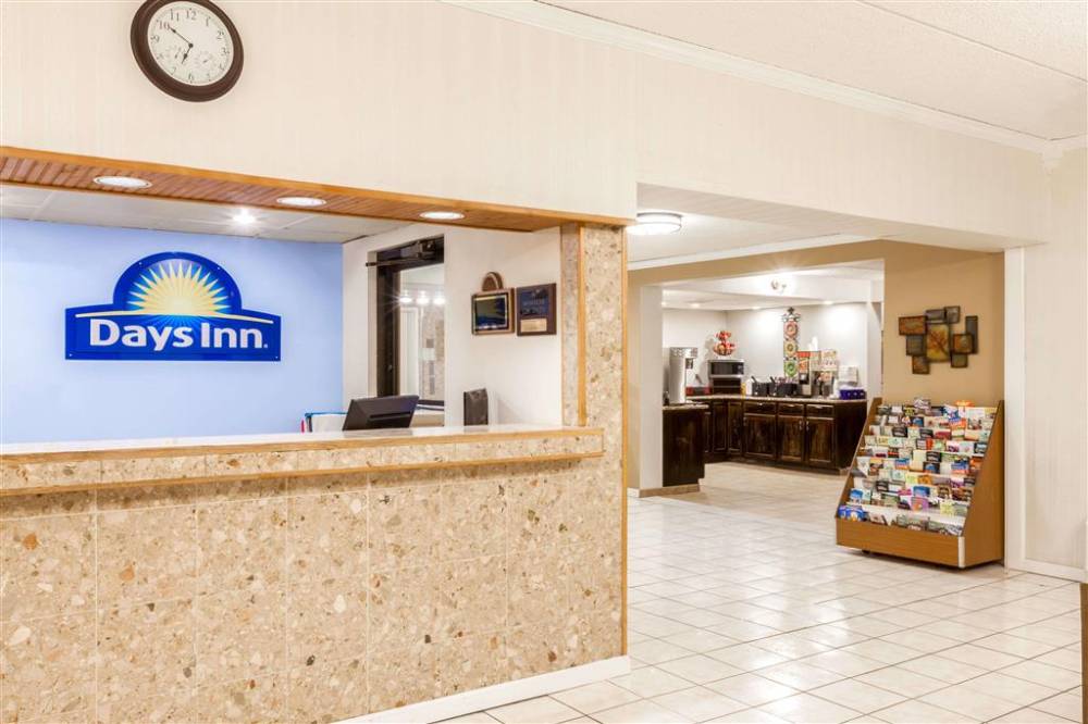 Days Inn By Wyndham Syracuse 3