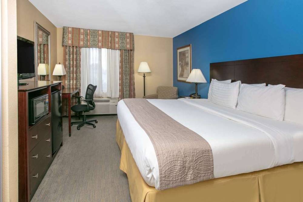 Days Inn By Wyndham Tulsa Central 7