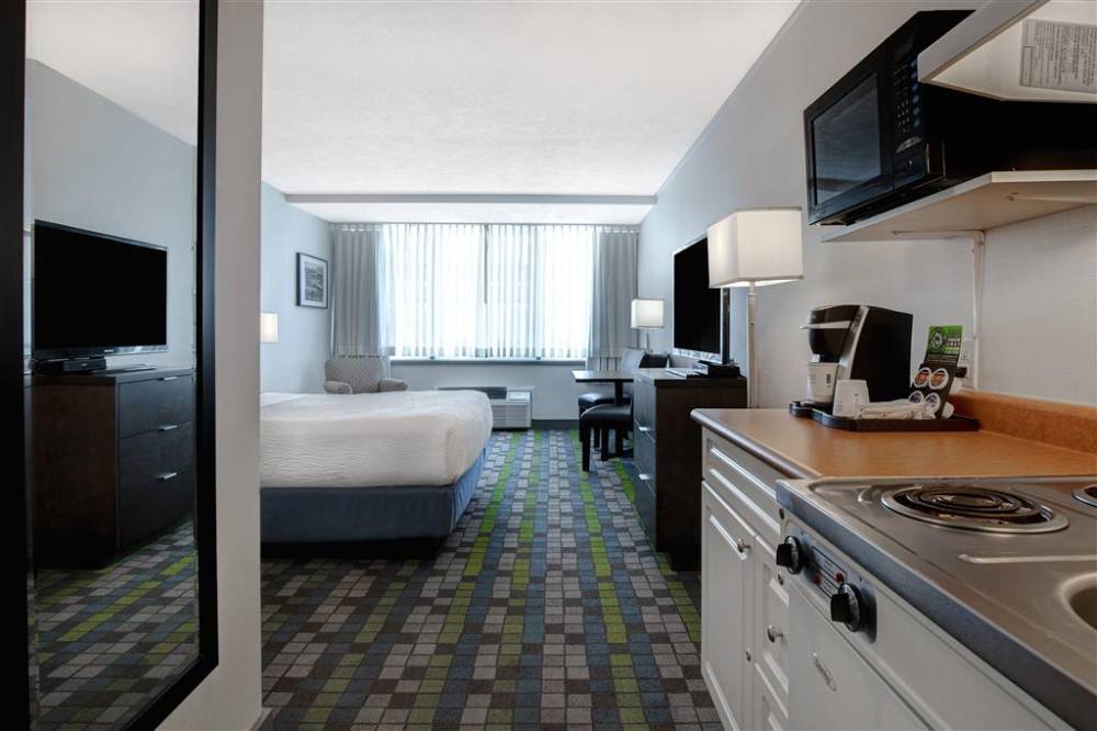 Days Inn By Wyndham Victoria Airport Sidney 5