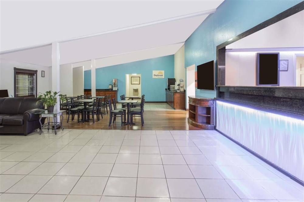 Days Inn By Wyndham Virginia Beach Town Center 3