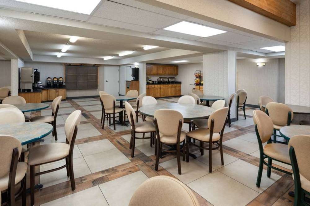 Days Inn & Suites By Wyndham Bozeman 6