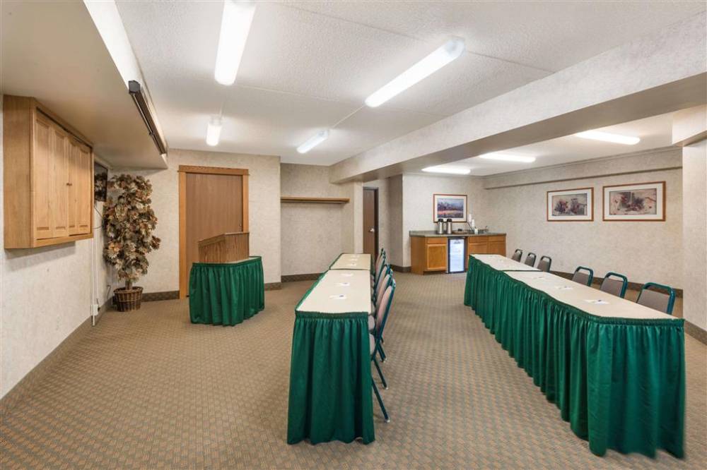 Days Inn & Suites By Wyndham Bozeman 3