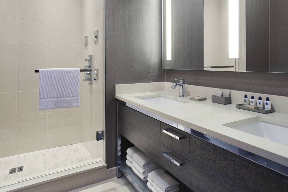 Delta Hotels By Marriott Burnaby Conference Centre 6