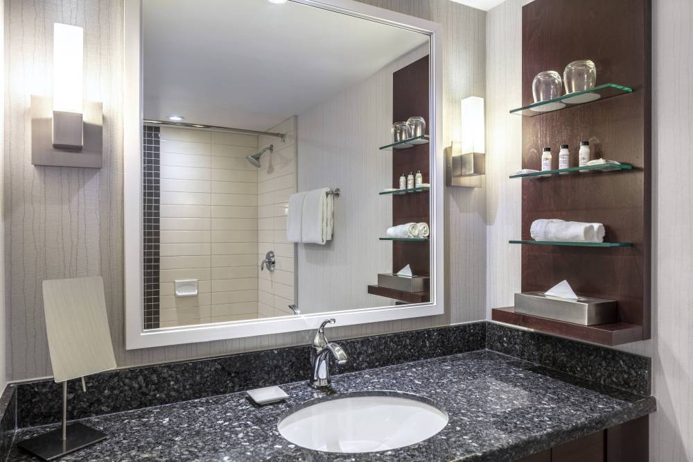Delta Hotels By Marriott Burnaby Conference Centre 1