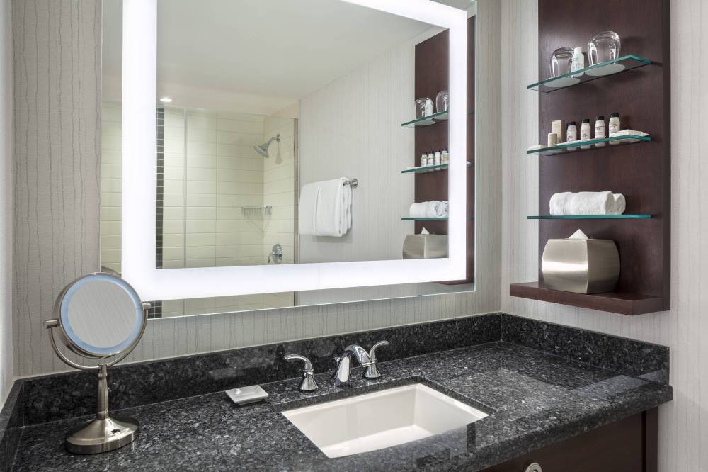 Delta Hotels By Marriott Burnaby Conference Centre 2