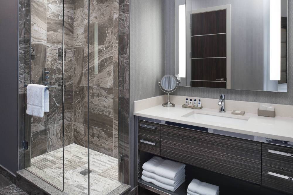 Delta Hotels By Marriott Burnaby Conference Centre 5