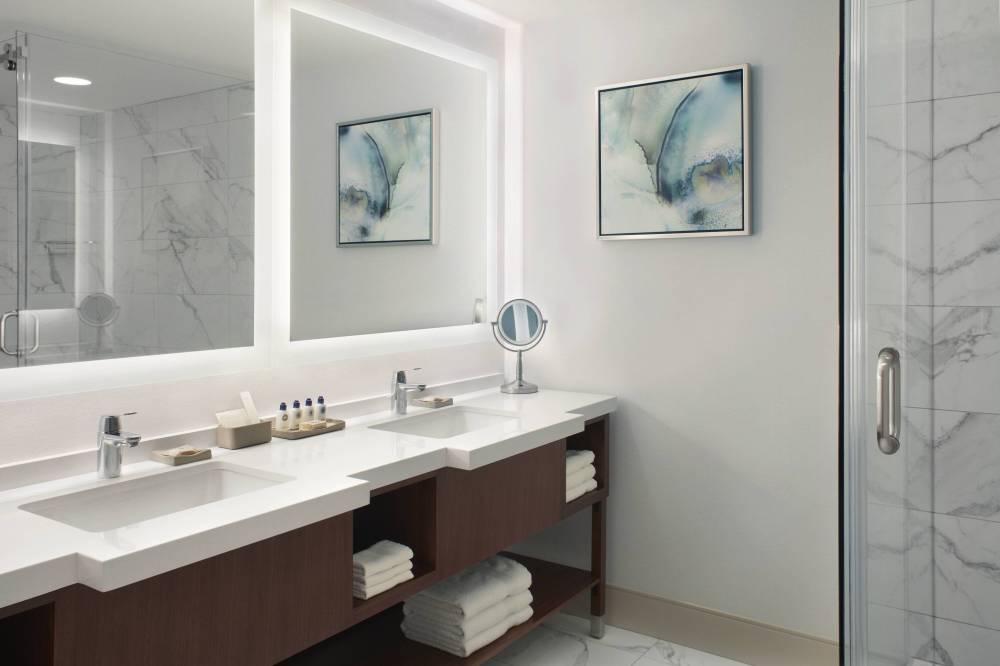 Delta Hotels By Marriott Burnaby Conference Centre 7