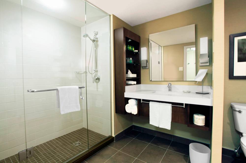 Delta Hotels By Marriott London Armouries 3