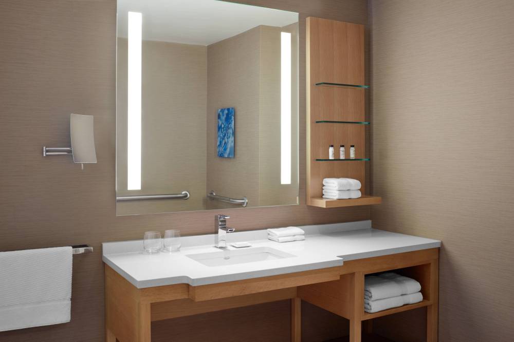 Delta Hotels By Marriott Toronto 5