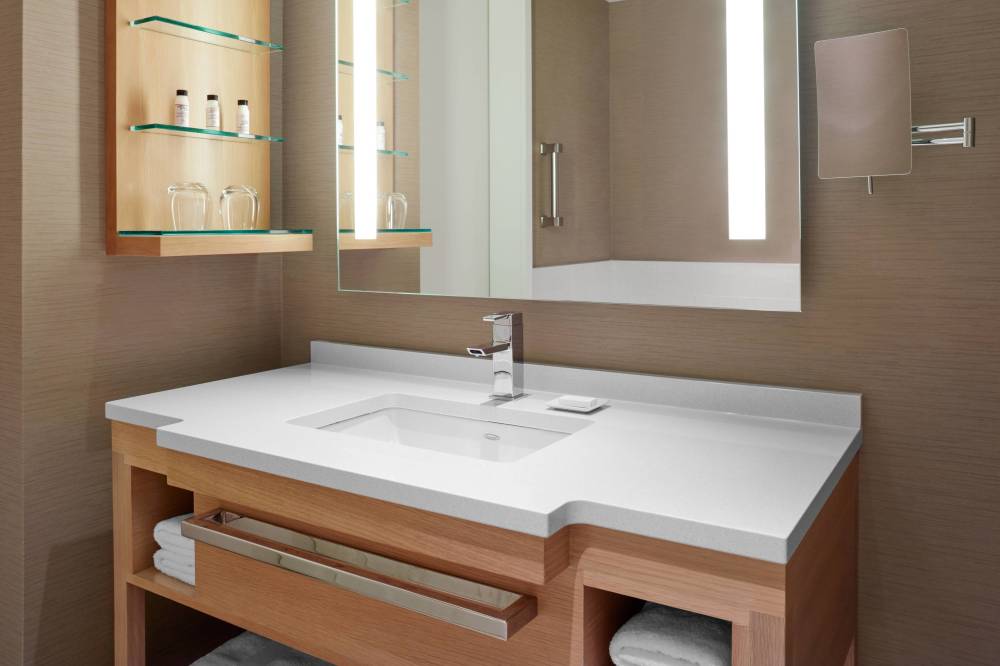 Delta Hotels By Marriott Toronto 10