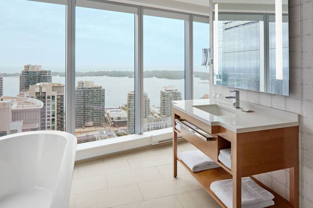 Delta Hotels By Marriott Toronto 4