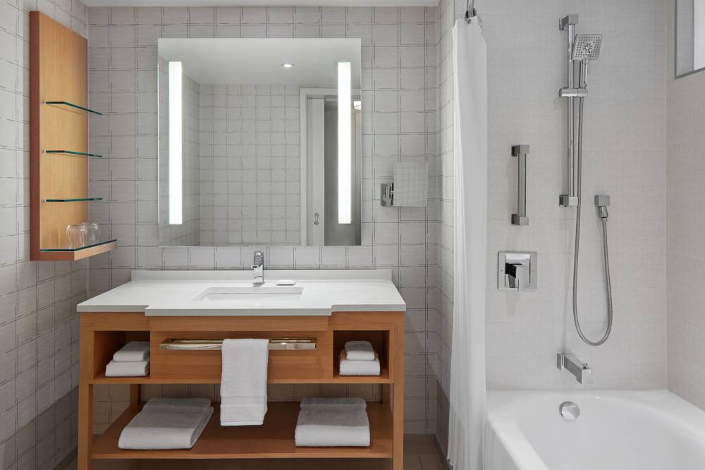 Delta Hotels By Marriott Toronto 2