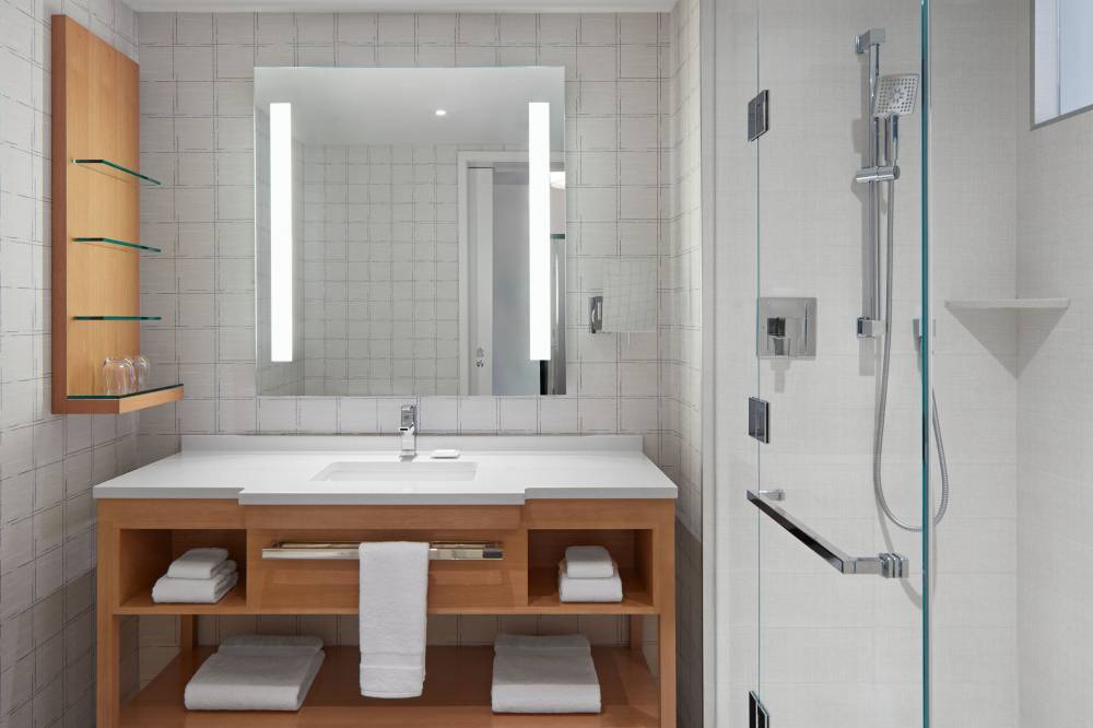 Delta Hotels By Marriott Toronto 7