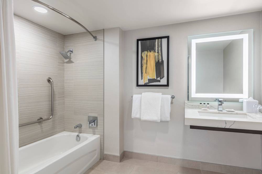 Delta Hotels By Marriott Vancouver Downtown Suites 6