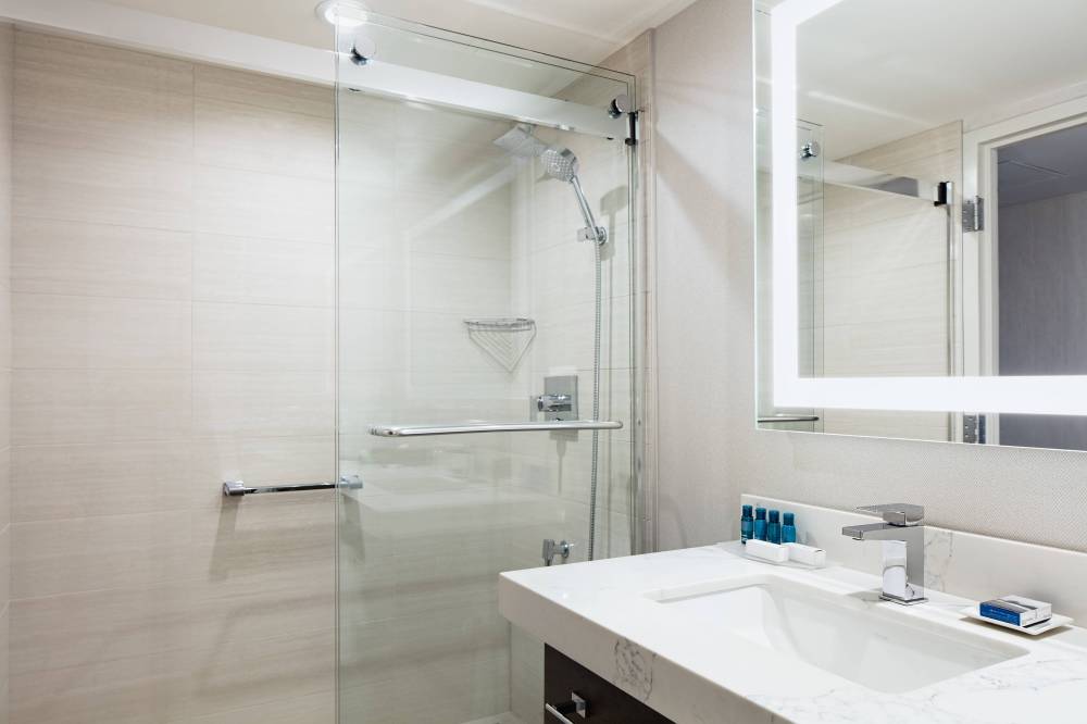 Delta Hotels By Marriott Vancouver Downtown Suites 3
