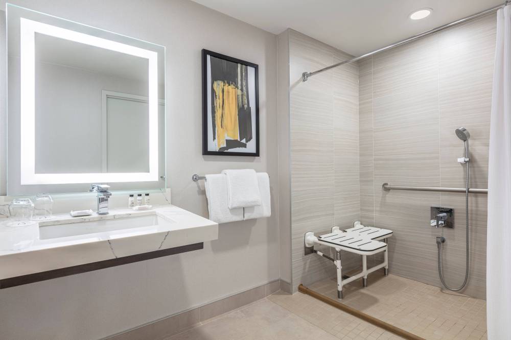 Delta Hotels By Marriott Vancouver Downtown Suites 5